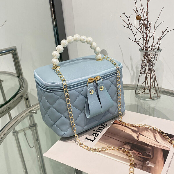 One-Shoulder White Party Bag with Pearl Chain – High-Quality Design