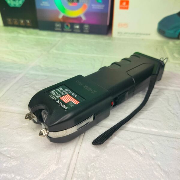 928 Type Stun Gun with a Built-in Flashlight. (P-3466)